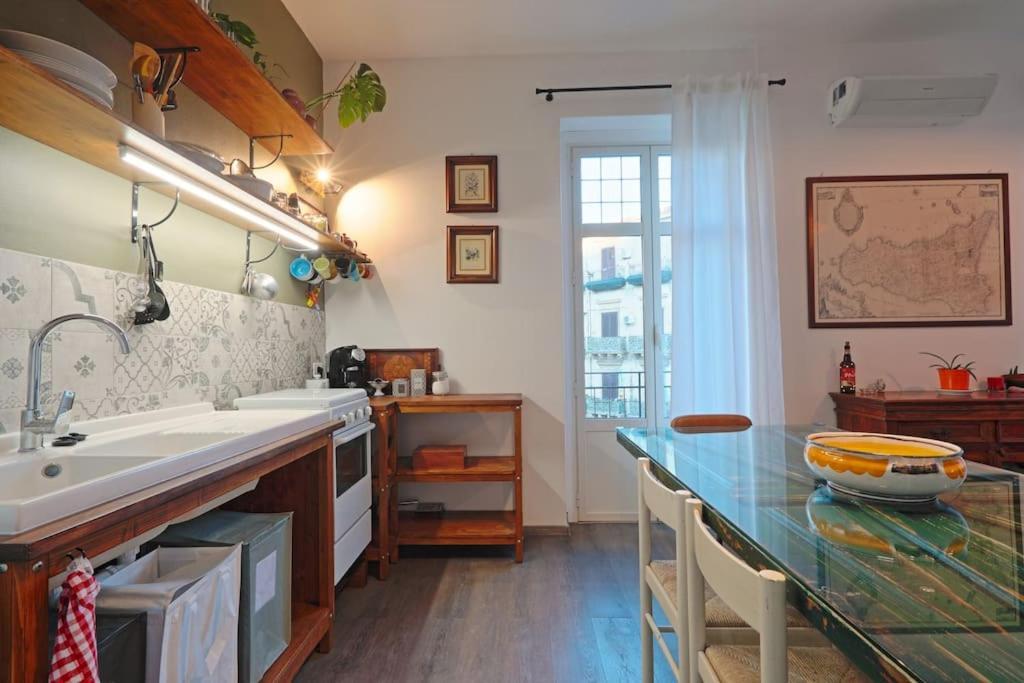 La Casuzza Del Borgo - Porto - Politeama Apartment Palermo Exterior photo
